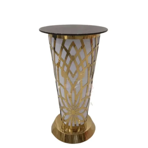 Elegant cocktail table with a decorative diamond-patterned gold mesh base and a smooth black top. Perfect for wedding banquets, cocktail hours and themed events, offering both style and stability.