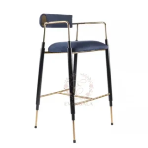 Luxurious retro-style bar stool with rich emerald green velvet upholstery and polished gold metal legs. Adjustable swivel design, perfect for gala dinners, wedding cocktail bars, themed parties and upscale event venues.
