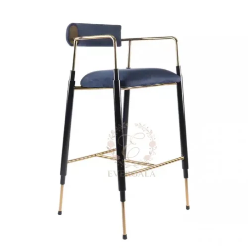 Luxurious retro-style bar stool with rich emerald green velvet upholstery and polished gold metal legs. Adjustable swivel design, perfect for gala dinners, wedding cocktail bars, themed parties and upscale event venues.