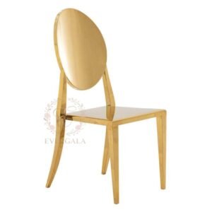 Classical polished gold stainless steel royal chair with a solid oval metal backrest, luxury stackable furniture for gala events